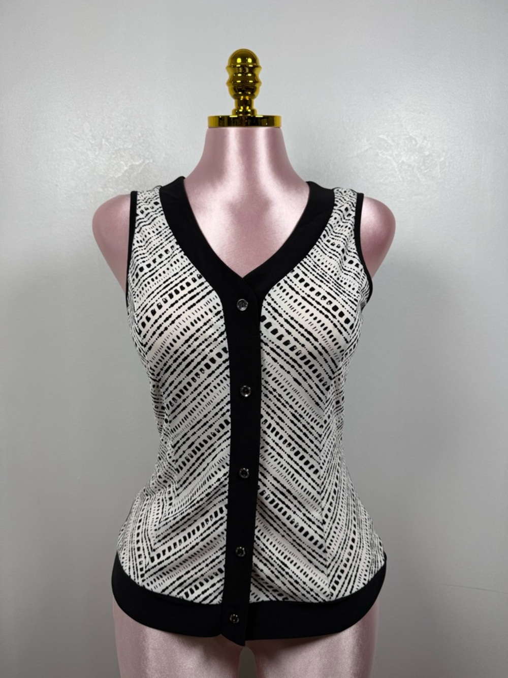 Ember Black White Sleeveless Blouse  Geometric Print V Neck Top Size S